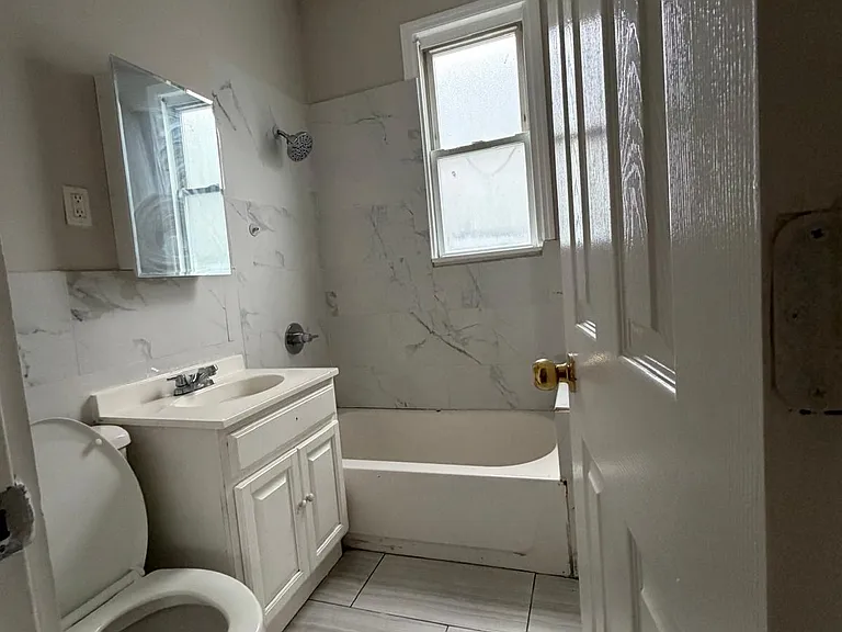 241 Duncan Ave #5 — Photo 7