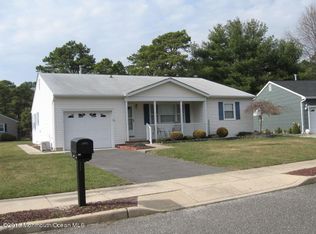 16 Herald Ct, Toms River, NJ 08757