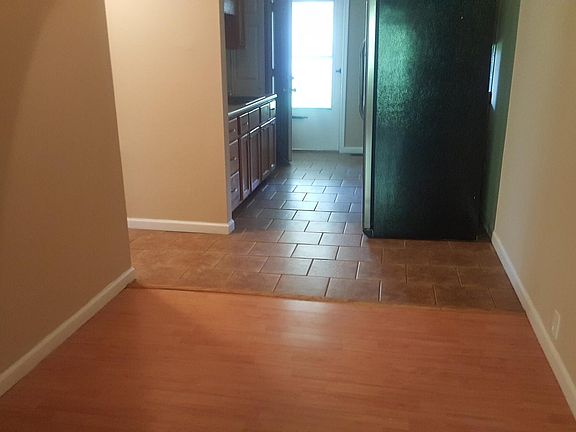 4th image of 426 Parliament Rd