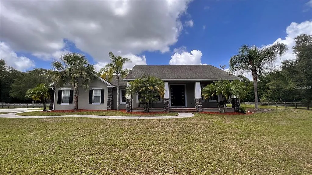 3 bed, 2.0 bath, 1932 sqft, $4,400 — Photo 1