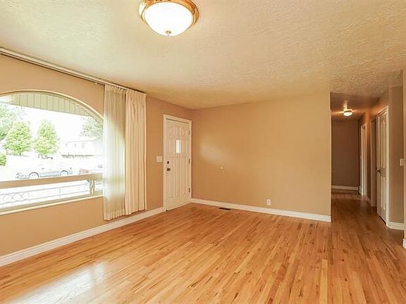 3rd image of 5539 S Danube Cir