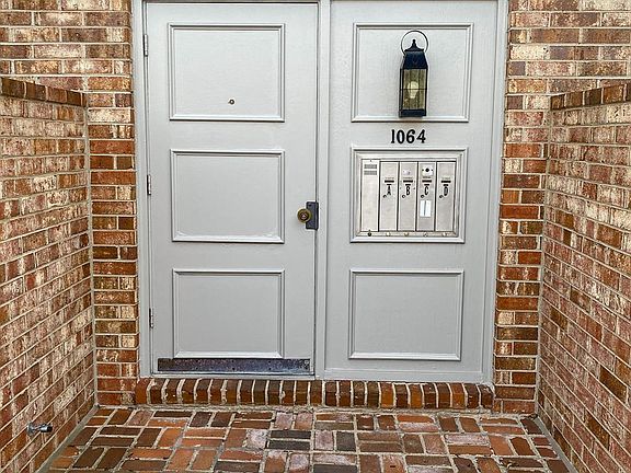 3rd image of 1064 Armstrong Mill Rd APT C