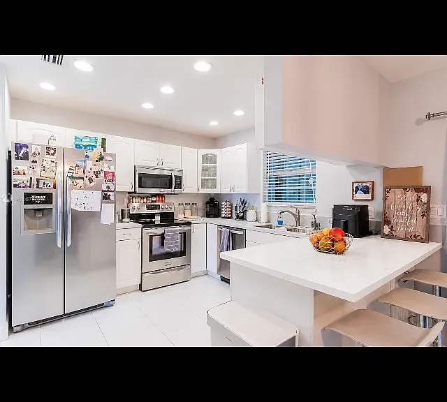 2876 S Cambridge Ln — Photo 1