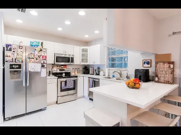 2876 S Cambridge Ln, Hollywood, FL 33026