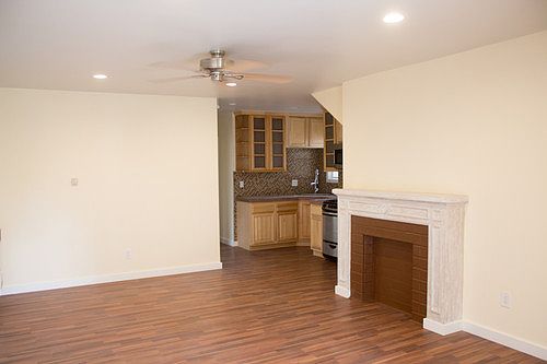 3rd image of 2343 Vineyard Ave