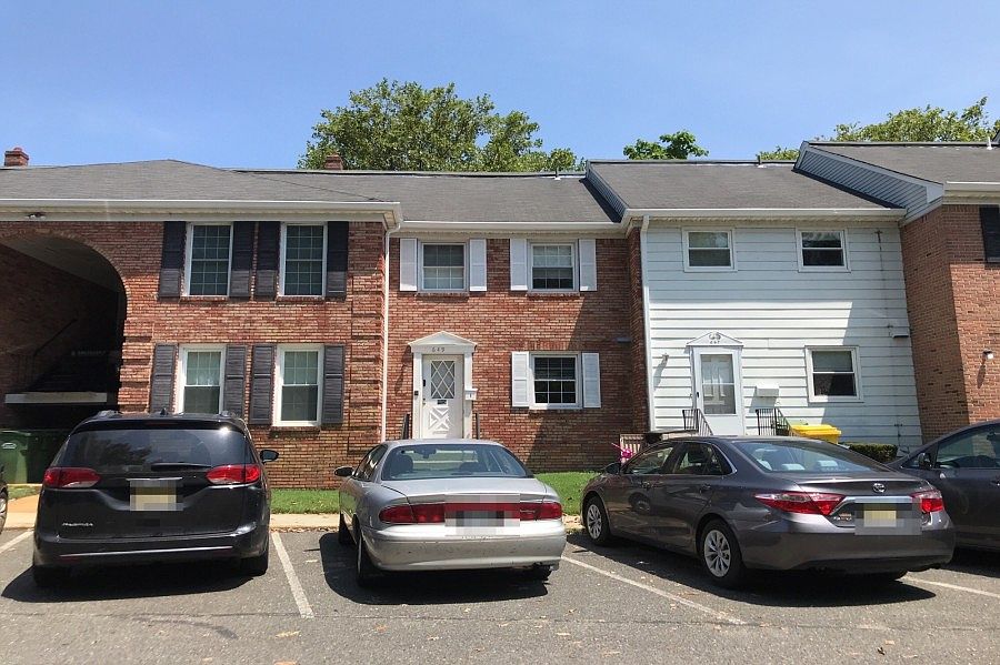 1st image of 649 N Lake Dr