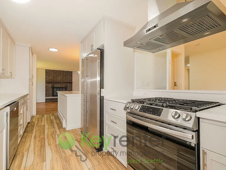 15433 22nd Ave SW — Photo 2