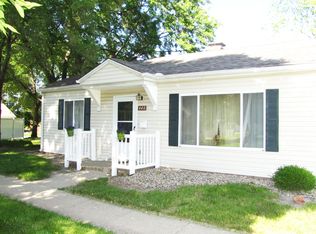 440 Fairlawn Dr, Urbana, IL 61801
