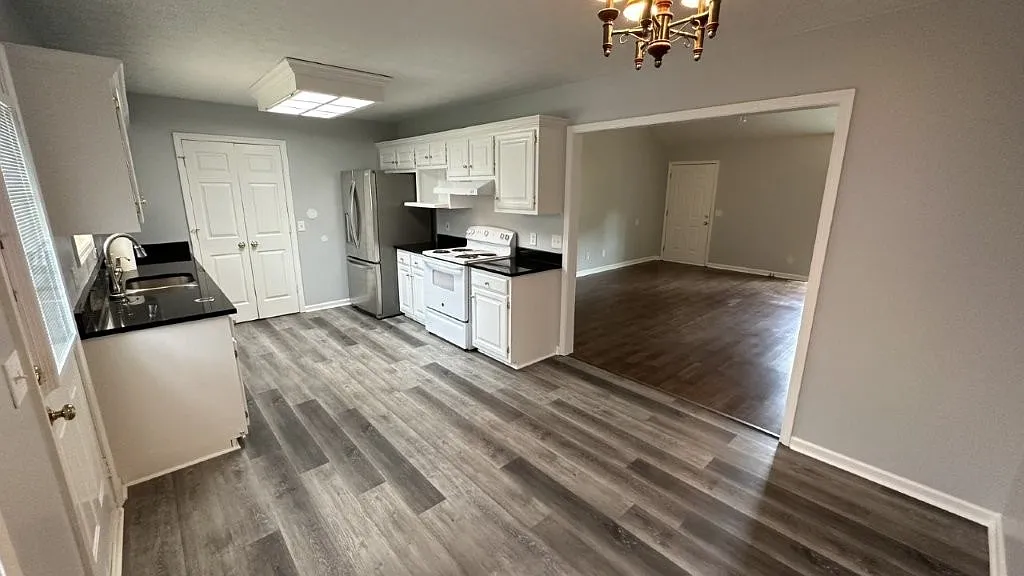Building Photo - 108 Roberts Dr