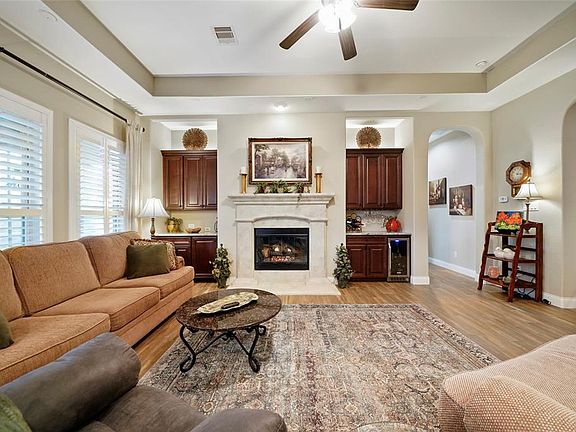 3rd image of 165 Jaxxon Pointe Dr