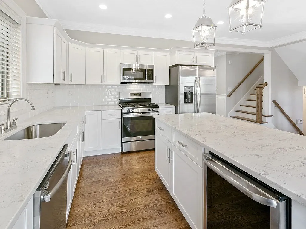 3 bed, 2.5 bath, 1850 sqft, $4,950 — Photo 1