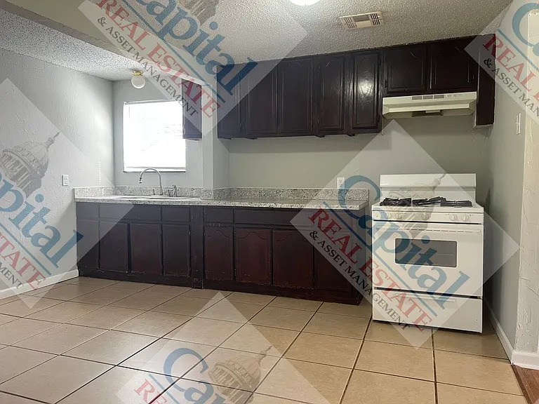 407 E Key Blvd — Photo 7