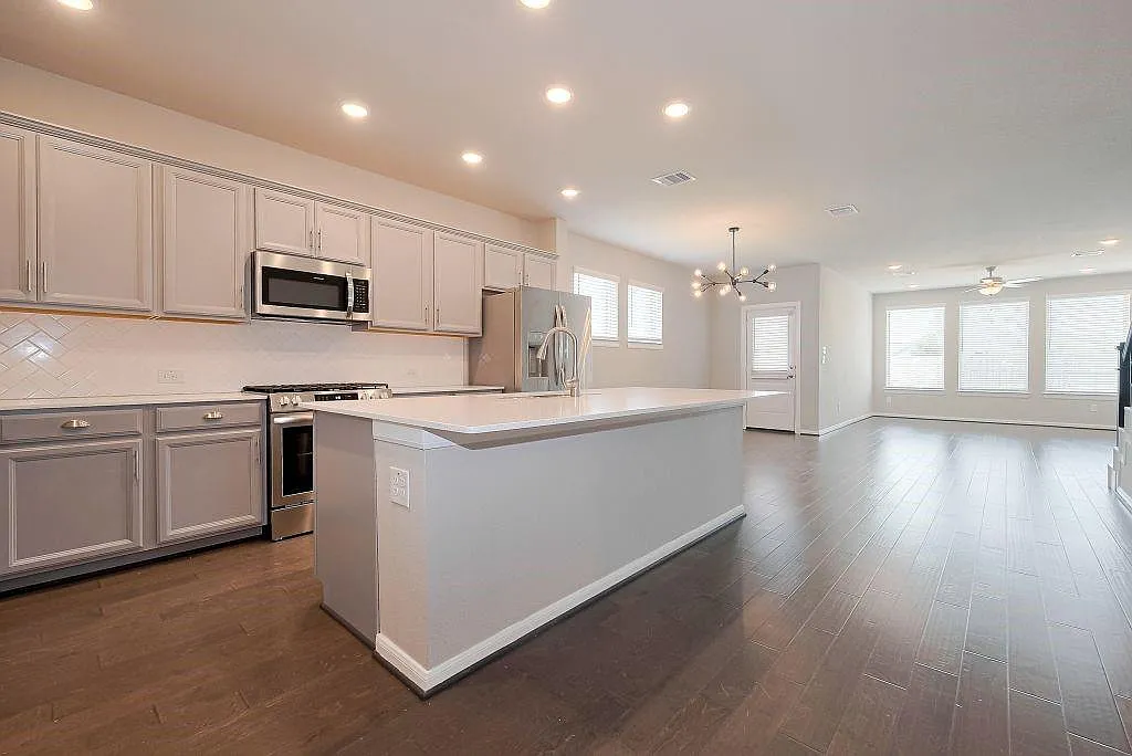 4 bed, 2.5 bath, 2634 sqft, $2,750 — Photo 4