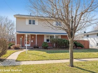 3800 Bel Aire Rd, Des Moines, IA 50310