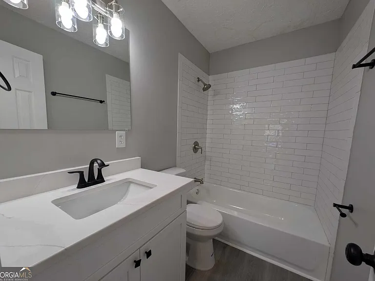 136 Tuscany Ln — Photo 10