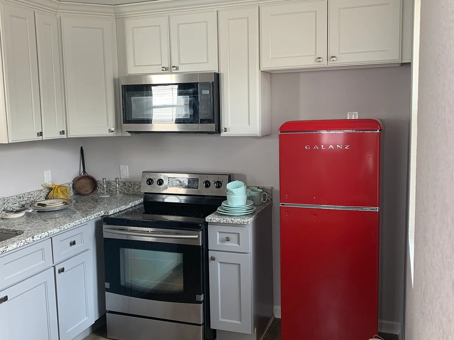 1 bed, 1600 sqft, $2,200 — Photo 3