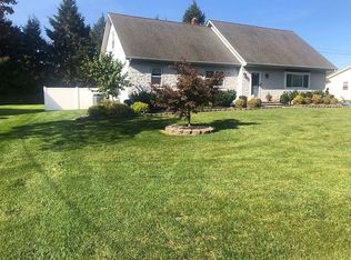 17 Claridge Dr, Allentown, NJ 08501