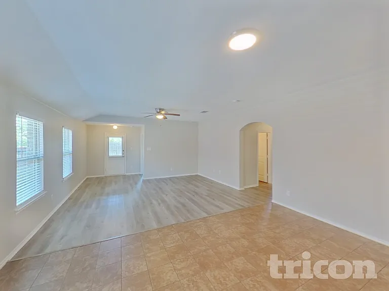 1062 Churchill Dr — Photo 5