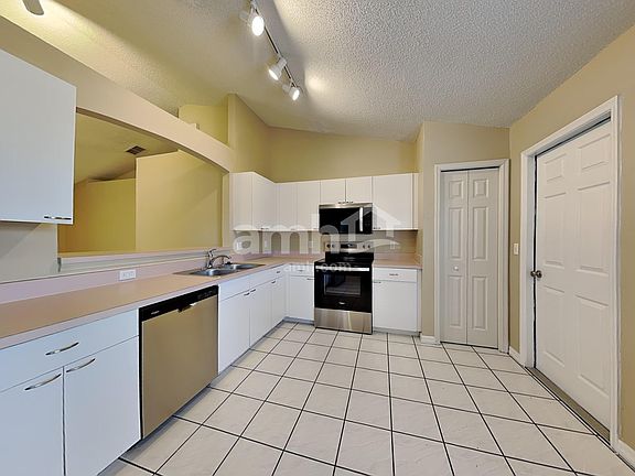 4th image of 6024 Long Peak Dr