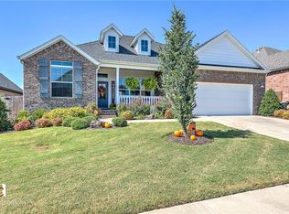 2711 N Chapel Dr, Fayetteville, AR 72704