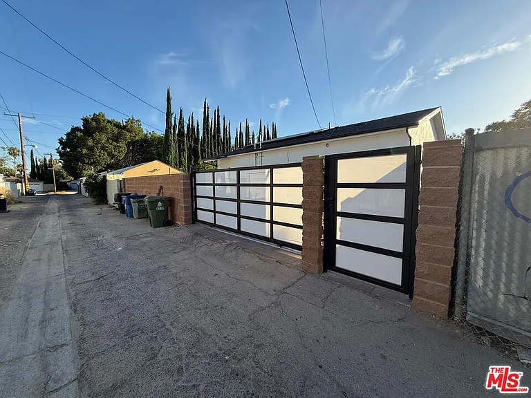 5822 Denny Ave — Photo 18