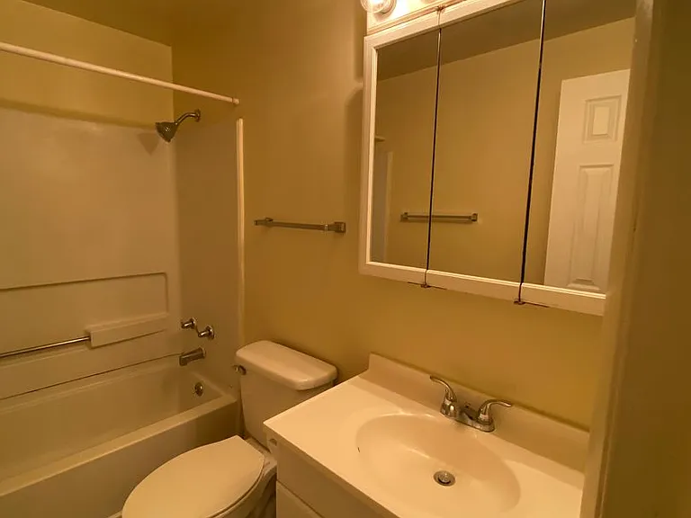 300 Sheridan Park — Photo 18
