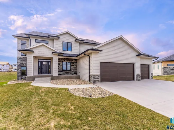 282 Central Park Ct, Harrisburg, SD 57032