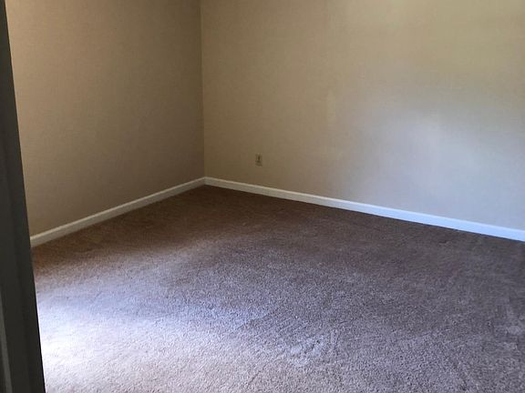5th image of 384 Gospel Hill Ct