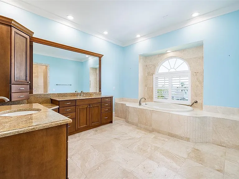 821 Bay Point Dr — Photo 36