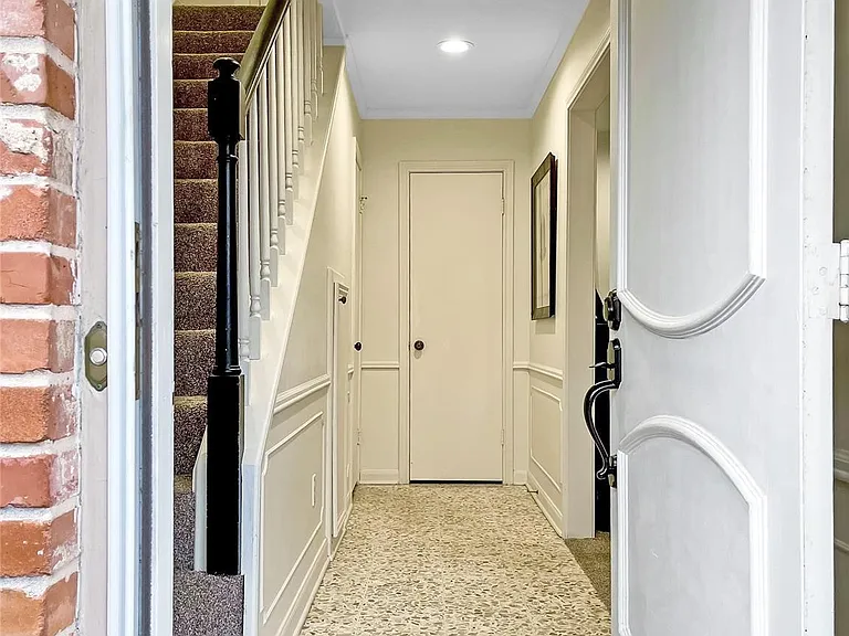 1880 Saxony Ln — Photo 8
