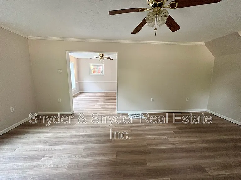 605 Sackett Ave — Photo 7
