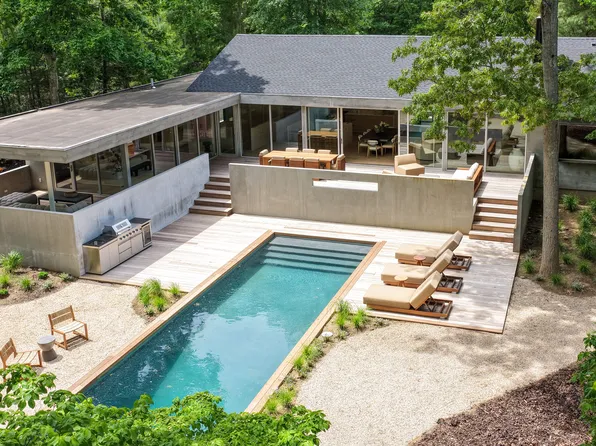 8 N Cape Ln, East Hampton, NY 11937