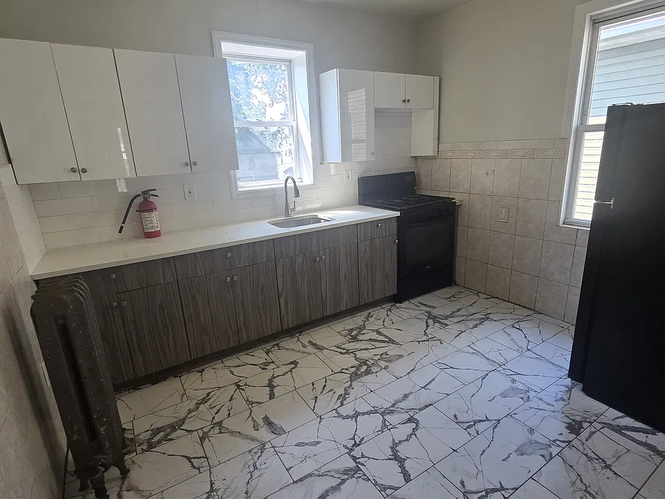 15 Davis Ave #2C