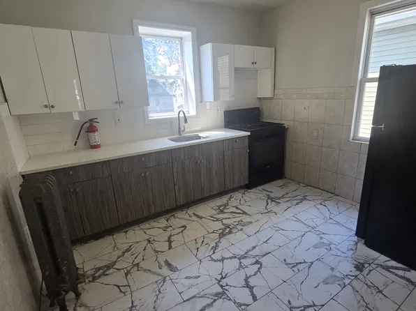 15 Davis Ave #2C, East Orange, NJ 07017