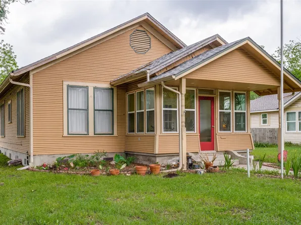 520 S Pecan Ave, Luling, TX 78648