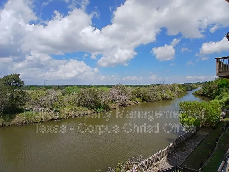 2 bed, 2.5 bath, 1670 sqft, $1,600 — Photo 2
