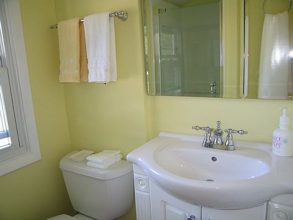5th image of 17 Wyant Ave