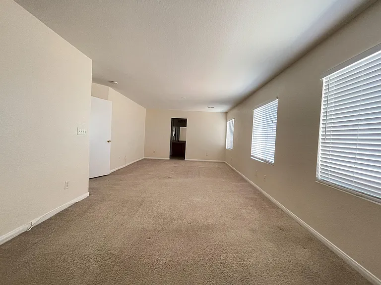 7492 Mulgrave Ct — Photo 8