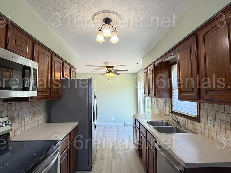 1913 Cron St — Photo 2