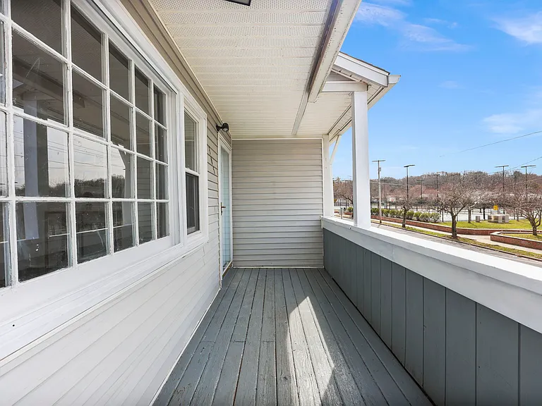 305 Mill Rock Rd — Photo 26