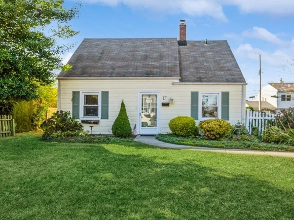 17 Cove Lane, Levittown, NY 11756