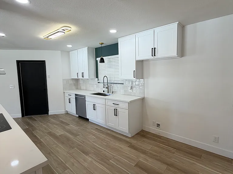 3420 W Warm Springs Rd — Photo 11