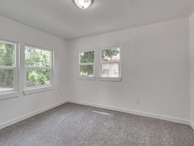 1814 N Jordan Ave — Photo 3