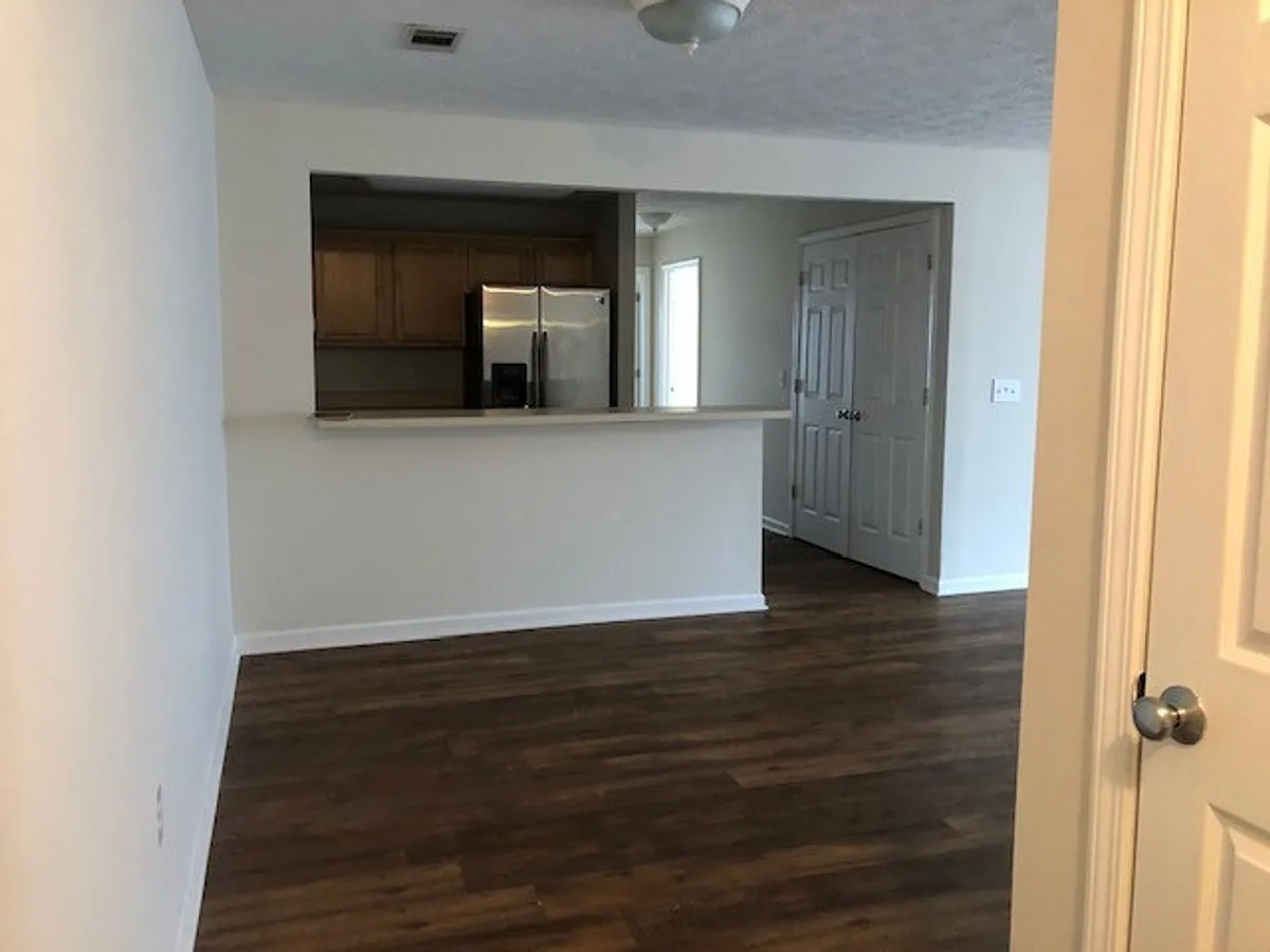 Building Photo - 1385 S Donahue Dr #1-102