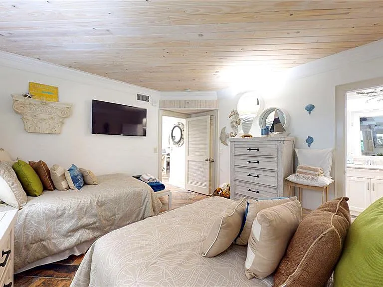 4950 Gulf Blvd #408 — Photo 28