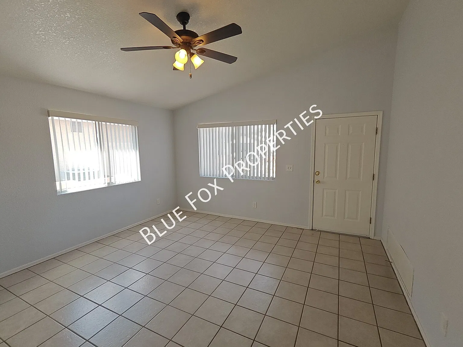 Beautiful home in Rita Ranch-No HOA — Photo 3