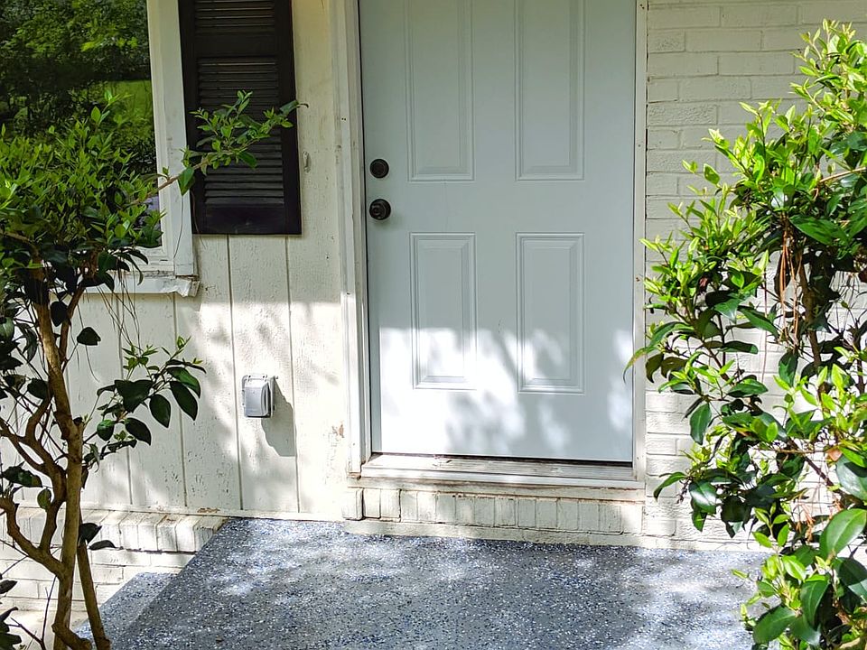 2nd image of 832 Harwell Rd NW