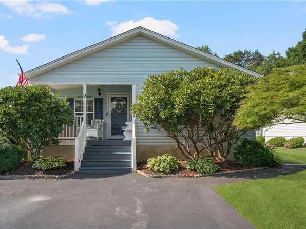 9 Mockingbird Ln, Tiverton, RI 02878