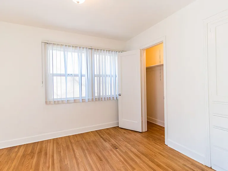 6341 Templeton St — Photo 10