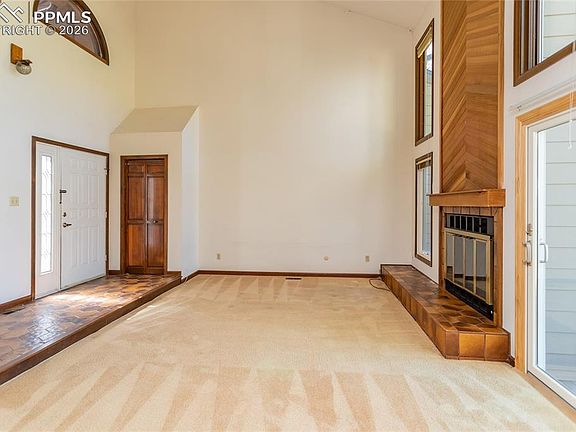 4th image of 24 Woodbridge Dr